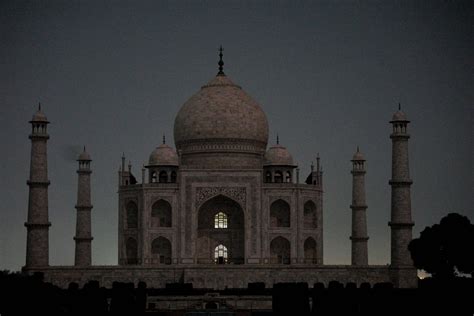 Viewing Taj Mahal at Night - Complete Guide(2023)