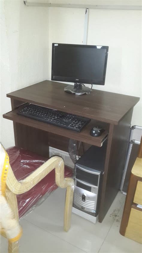 Single Computer Table 的图像结果