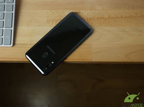 Recensione Samsung Galaxy A20e: ha solo un problema, è una tartaruga