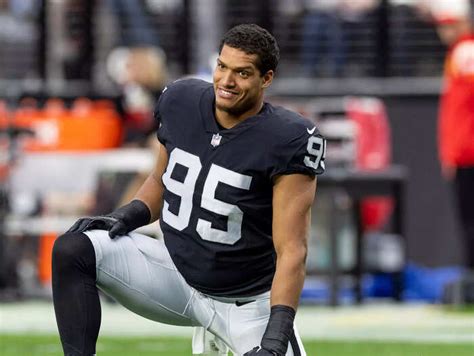 An NFL player gave a step-by-step guide on how to propose and people ...