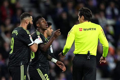 Benfica vs. Real Madrid delayed as Vinicius alleges racial abuse - CBS Sports