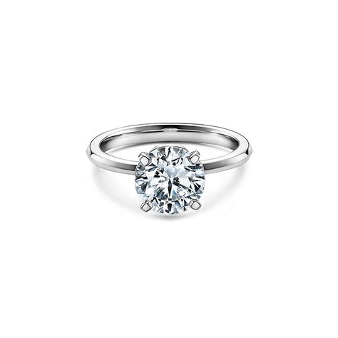Помолвочное кольцо Tiffany True™ с бриллиантом — икона современной ...