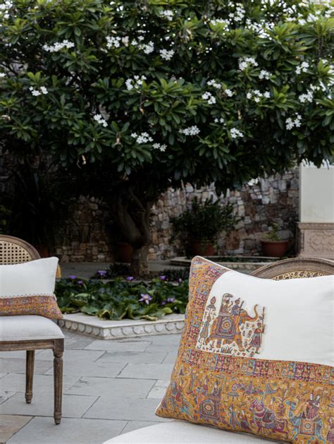 ANTIQUE RAZIA CUSHION (SET OF 3) – Mirooh