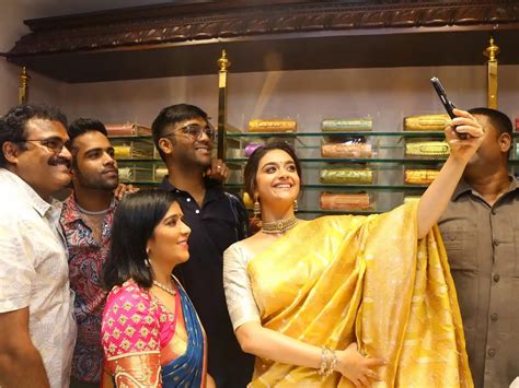 Keerthy Suresh : షాప్ ఓపెనింగ్‌లో సందడి చేసిన కీర్తి సురేష్..