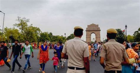 [Hindi] तेज हवा तथा बारिश लाई दिल्ली प्रदूषण से भारी राहत, वायु कि ...