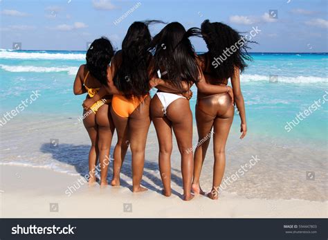 4,325 Beautiful women in thong bikinis 图片、库存照片和矢量图 | Shutterstock