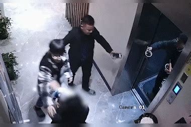 【江苏】女子引导客人进电梯反被强行搂抱 同事赶到才将人推开