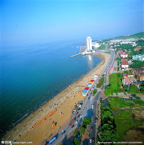 海滨之城烟台的海边高清图片下载-正版图片500377601-摄图网