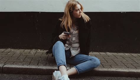 8 Reasons Why He is Texting You Even if He is Not Interested ...