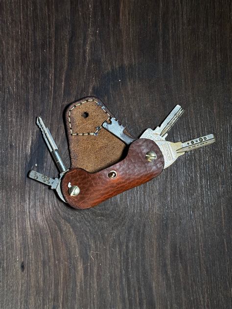 stitched key holder that holds upto 6-8 keys. – TSVRleathergoods