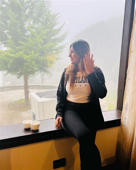 உங்க sizeகு பிகினி கொஞ்சம் ஓவர் தான்! கழுண்டு நிக்குது அது! மோசமான ...