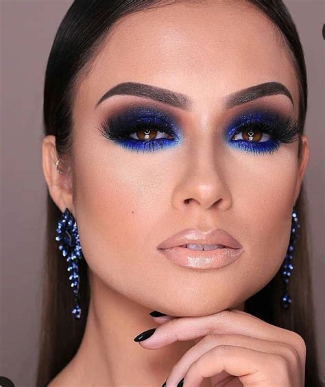 blue eyes smokey makeup