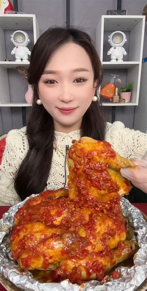 Mukbang Eating Chicken 的图像结果