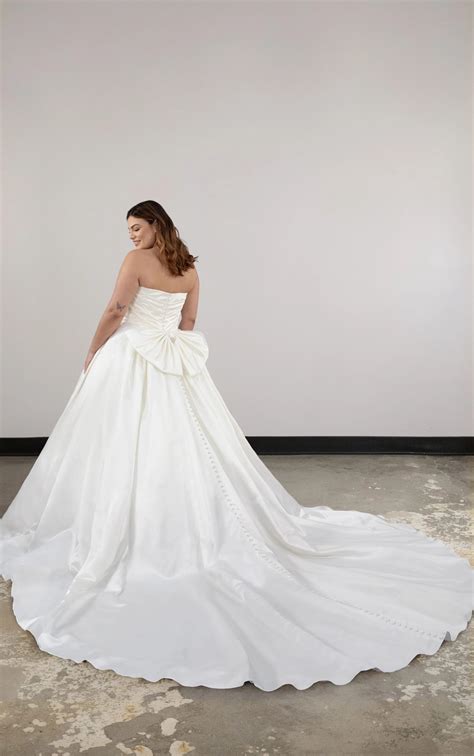 Majestic Plus Size Ballgown Wedding Dress with Detachable Bow