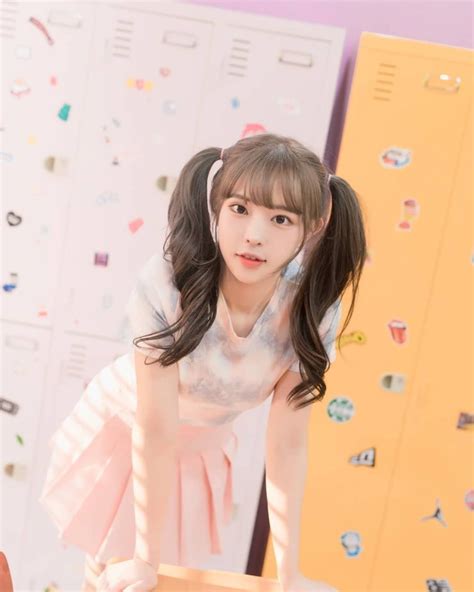 Stalked By A Crazy Fan, Hot Streamer Runs Away In Fear