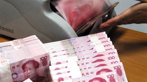 7月上海人民币贷款减少234亿，住户中长期贷款减少153亿_凤凰网