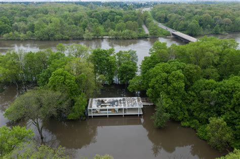 Column: The Farnsworth House, a modernist masterpiece, is threatened ...