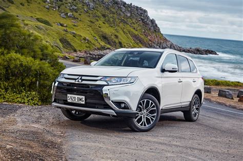 2017 Mitsubishi Outlander loaded with advanced safety features ...