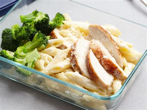 Chicken Alfredo Broccoli Recipe | EatingisArt