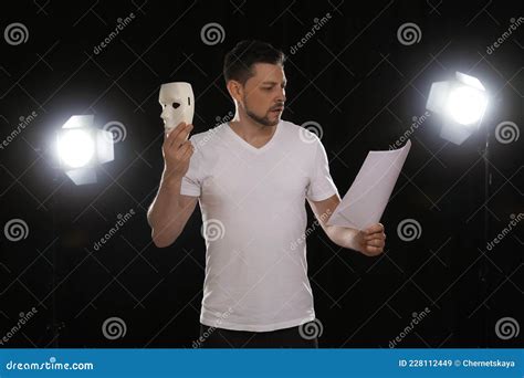 Professional Actor Reading a Script 的图像结果