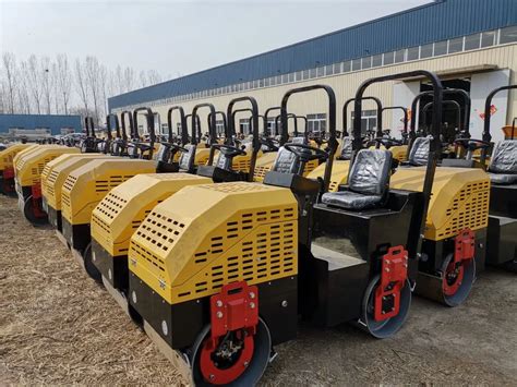 Operating a Compactor Roller 的图像结果