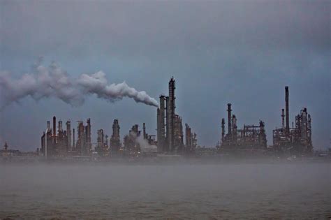 Over a Half-million Americans Live Near Oil Refineries With High Levels ...