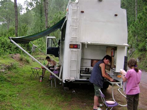 Motorhome Adventures - What Is A Caravan/ Motorhome/ RV ? Caravans In ...