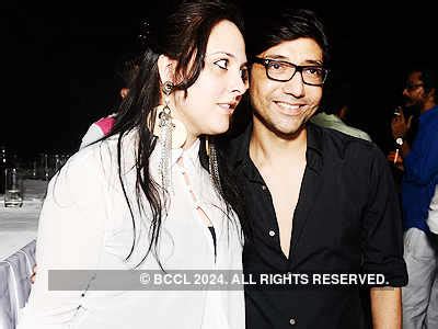 Rashmi Virmani and Vijay Arora during 'Red' art exhibition at Palette ...