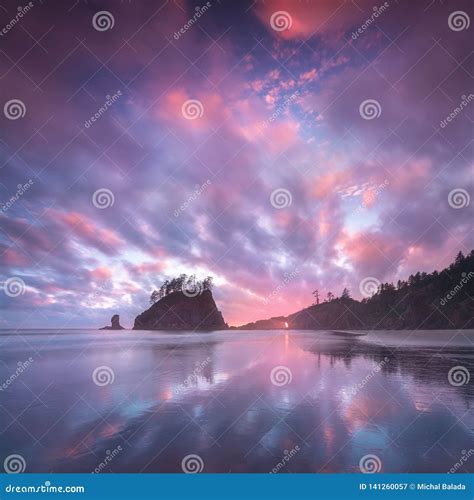 Sunrise at Second Beach La Push, Washington, West Coast Usa. Beautiful ...