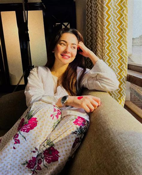 Here’s Why Hania Aamir Is Called Pak's Anushka Sharma At World Cup ...