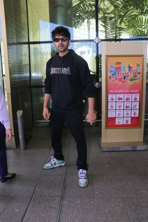 Kartik Aaryan’s Black Hoodie Doesn’t Flash A Brand Logo But Something ...