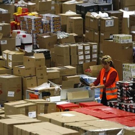 Amazon Warehouse Worker Average Salary at Cassandra Wasinger blog