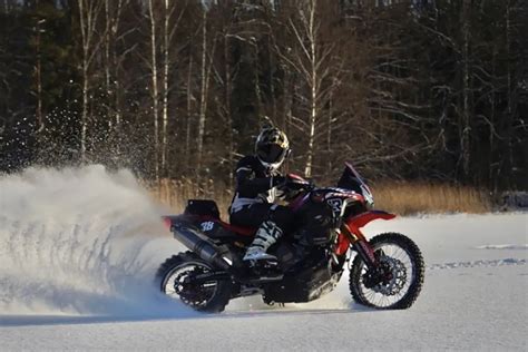 Top 5 Essential Tips to Riding a Bike in the Snow, Read