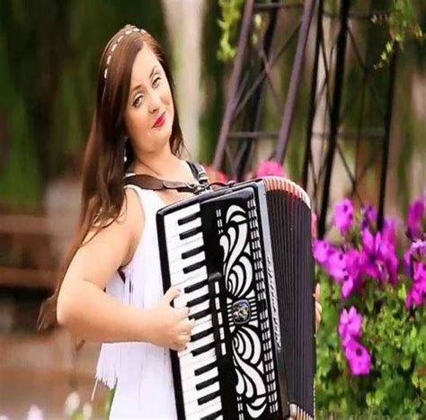 Accordion Players in Nagpur 9823395060 | Accordion Artists in North ...