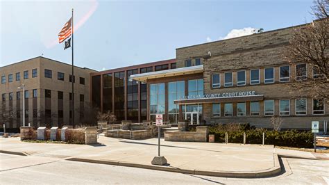 34-year-old man dies while in custody at the Waukesha County Jail