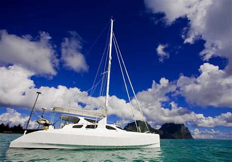 Image: sailboat with motor drive