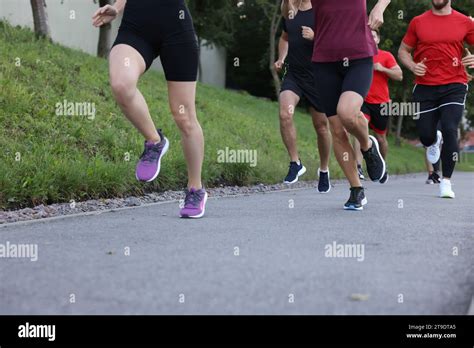 5 People Running 的图像结果
