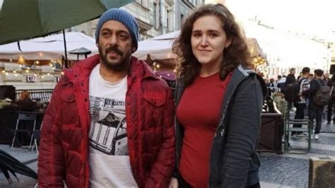 Tiger 3: Salman Khan's Look Leaked From Shooting Set, Bhaijaan Is ...