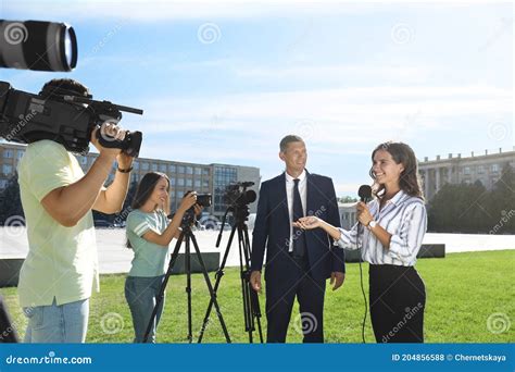 Interview Journalist 的图像结果