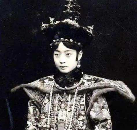 未能及时止损的婚姻：中国最后一个皇后，疯了_腾讯新闻