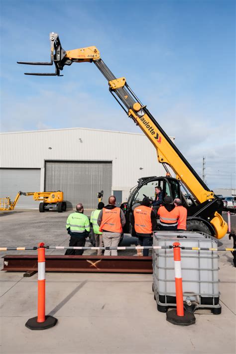 Telehandler Course 的图像结果