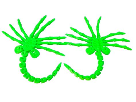 Alien Xenomorph Face Hugger Attacking 的图像结果