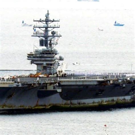 美军航母结束阿富汗任务返回日本，船身锈迹斑斑惨不忍睹_罗纳德·里根
