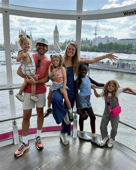 Thomas Rhett on His 'Amazing' Wife and Life with Their 4 Kids (Exclusive)