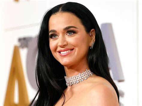 Katy Perry Wows in Form-Fitting Gown to Celebrate Platinum Song: Photo