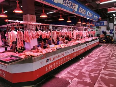 猪肉小贩成为“首富”，他把猪肉卖到了社区门口，如今赚来百亿身家_腾讯新闻