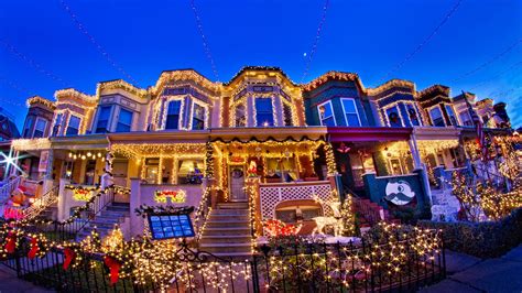6 Neighborhoods With the Wildest Holiday Decorations | Christmas light ...