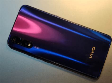 Vivo V25 Launched in India: Color-Changing Back, 50MP Selfie Camera ...