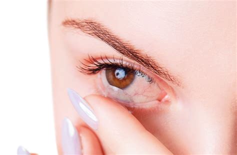 Do Contacts Dry Your Eyes Out? | Stoney Creek Eye Care