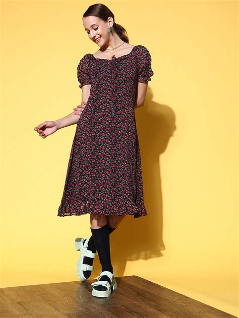 Women Black & Red Floral Printed Sweetheart Neck Georgette Ruffled A ...